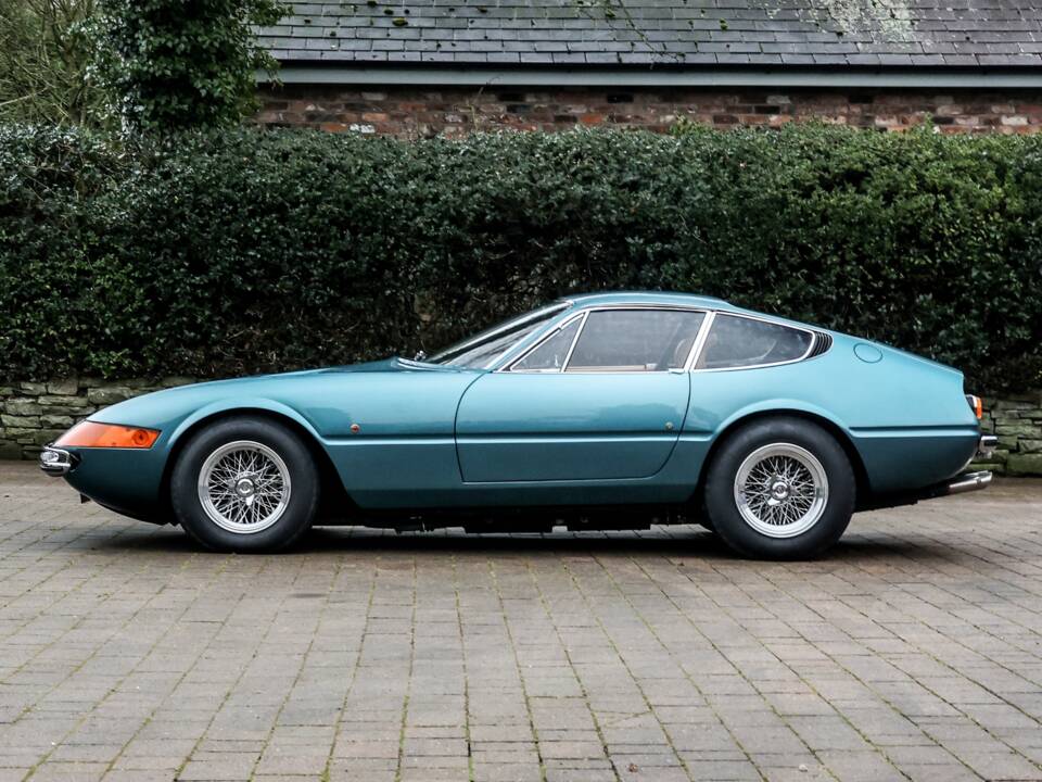 Image 2/65 of Ferrari 365 GTB&#x2F;4 Daytona (1972)