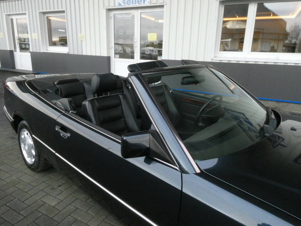Bild 18/24 von Mercedes-Benz E 320 (1994)