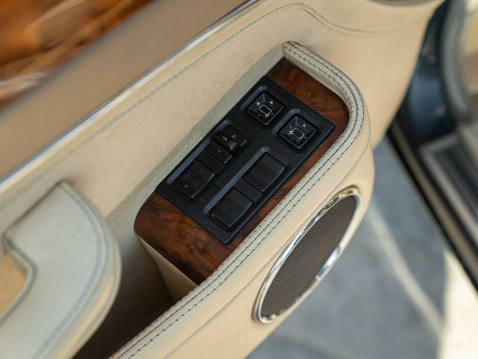 Image 44/50 de Daimler XJ 6 4.0 (1991)