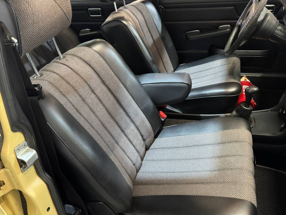 Immagine 13/35 di Mercedes-Benz 200 (1975)