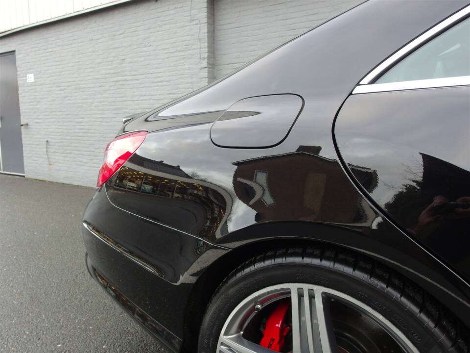 Image 16/97 of Mercedes-Benz CLS 63 AMG S 4MATIC (2013)