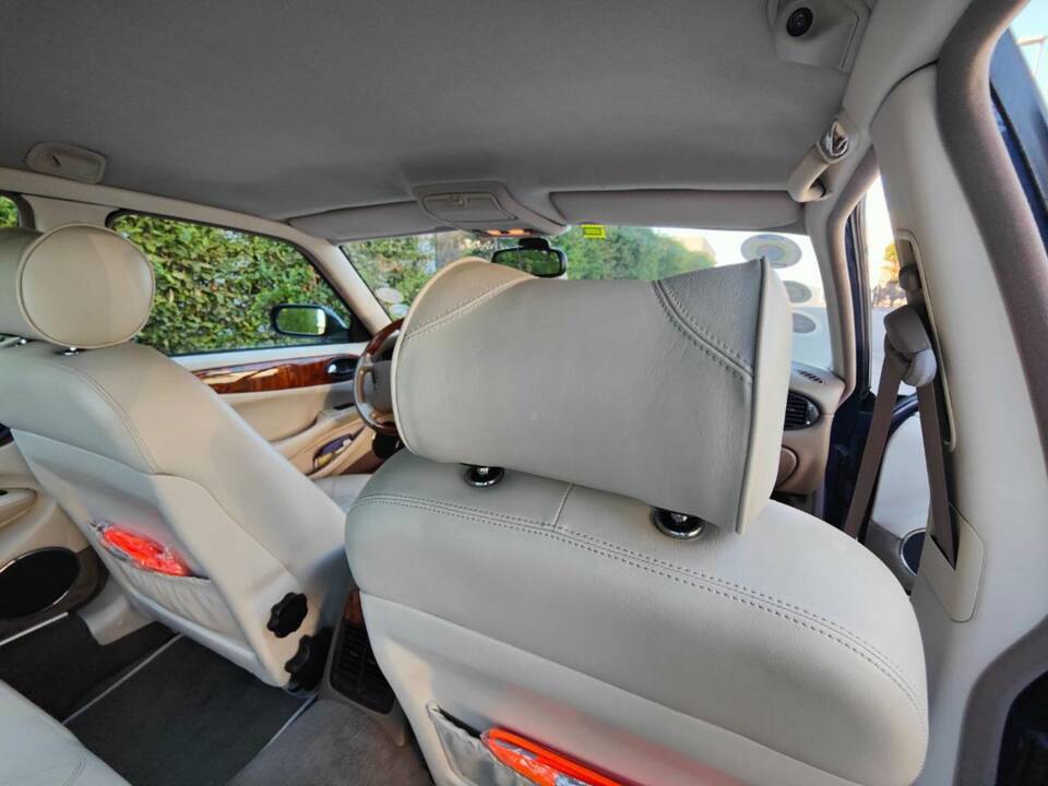 Image 17/30 de Jaguar XJ 8 4.0 Executive (1998)