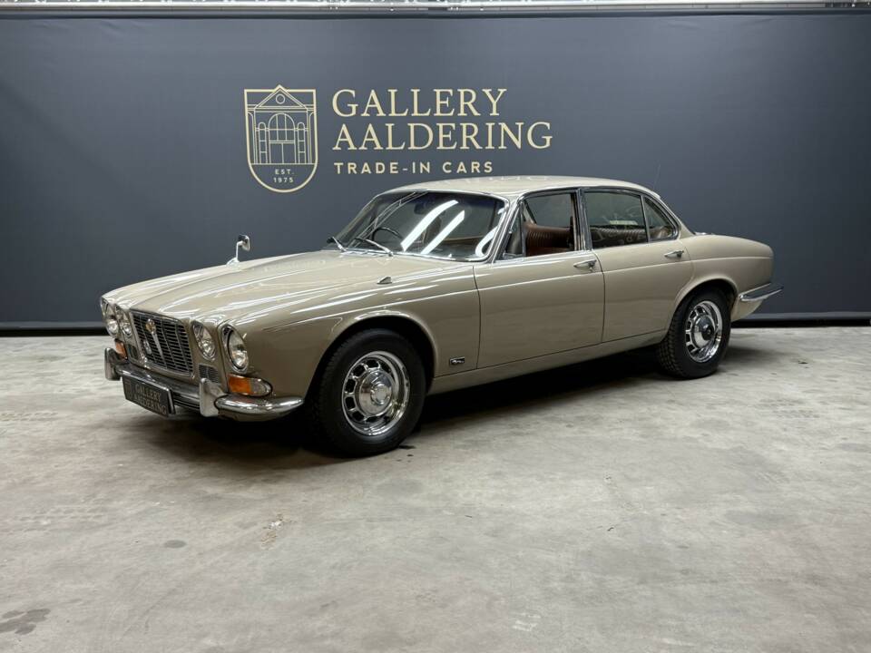 Bild 21/50 von Jaguar XJ 6 4.2 (1972)