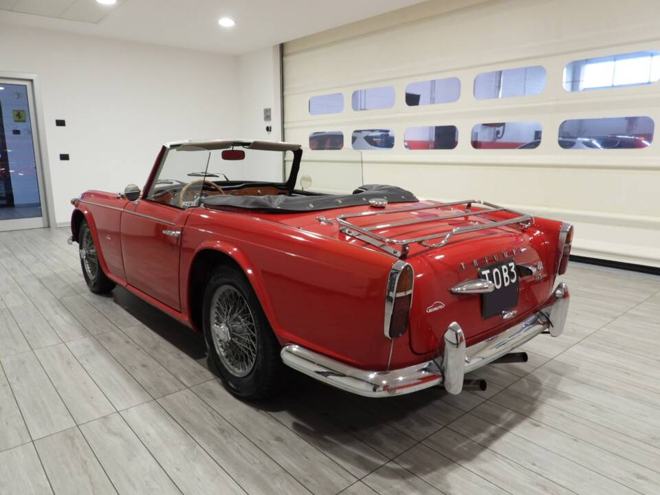 Immagine 3/15 di Triumph TR 4A IRS (1967)