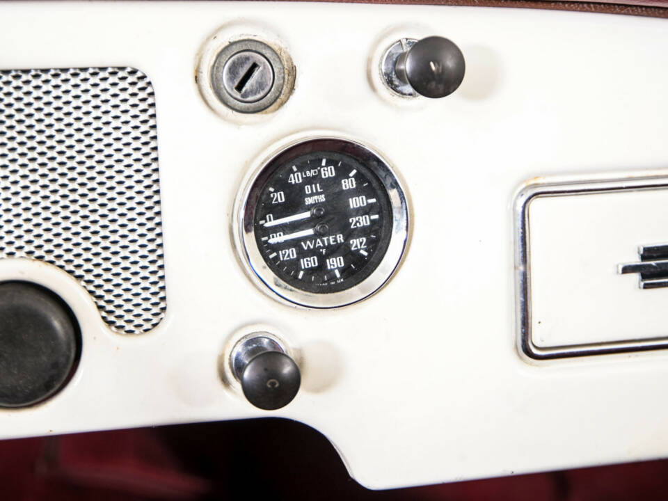 Image 27/50 of MG MGA 1500 (1957)