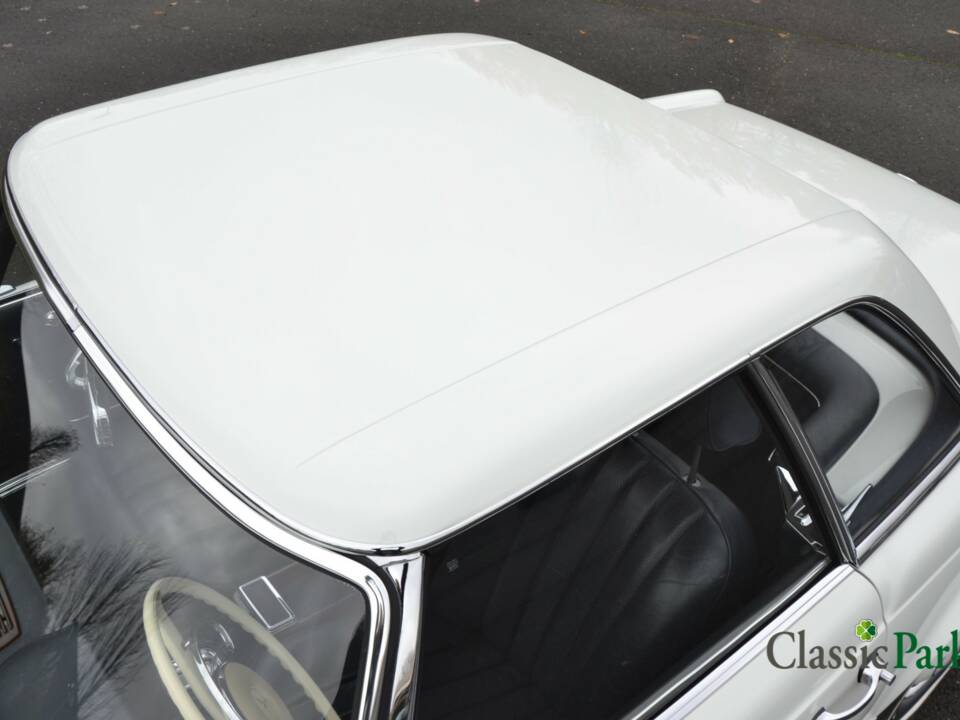Image 36/50 of Mercedes-Benz 250 SL (1966)