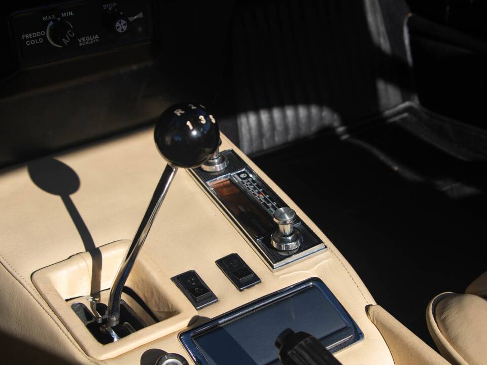 Image 14/17 de Ferrari 365 GTB&#x2F;4 Daytona (1973)
