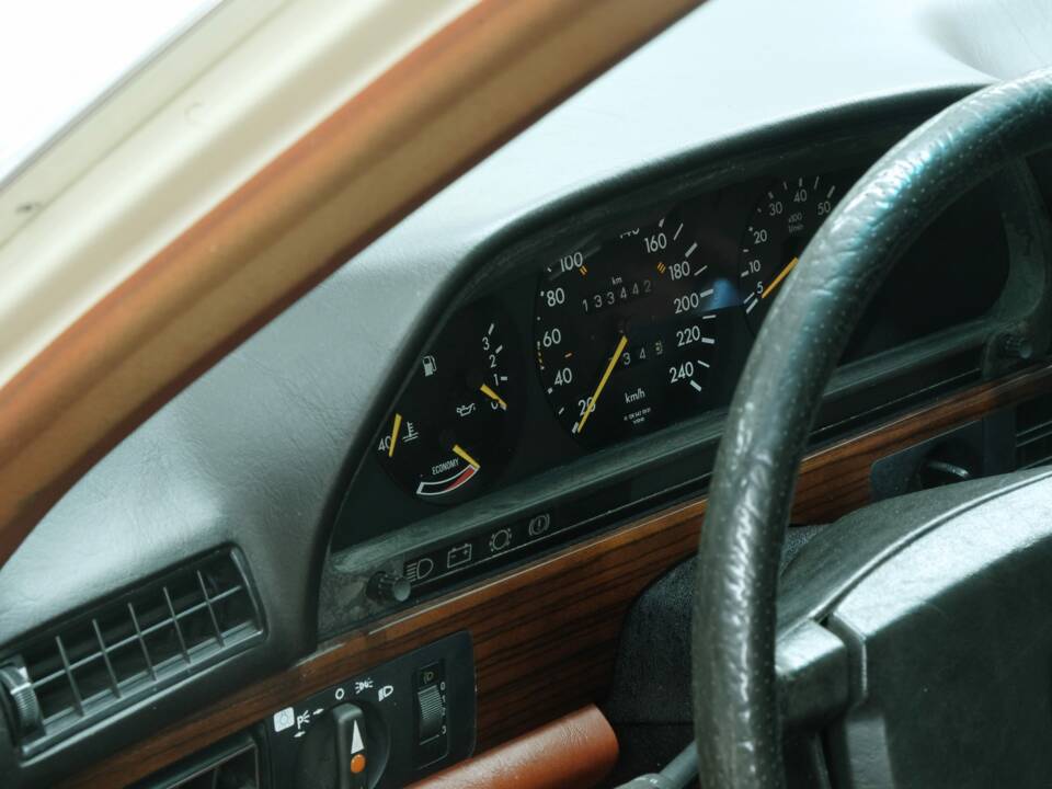 Bild 47/50 von Mercedes-Benz 380 SE (1980)
