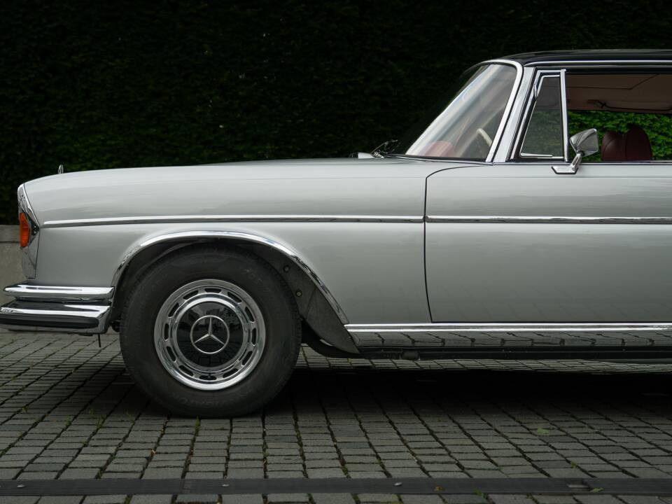 Image 27/95 of Mercedes-Benz 280 SE 3,5 (1970)