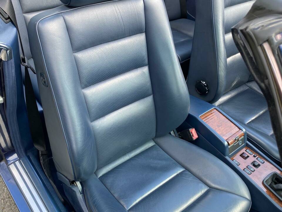 Image 17/31 of Mercedes-Benz E 220 (1994)
