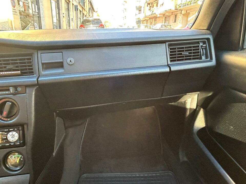 Image 6/10 of Mercedes-Benz 190 E 2.3-16 (1986)