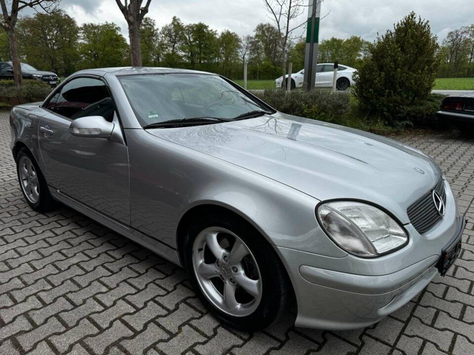Image 8/18 of Mercedes-Benz SLK 200 Kompressor (2002)