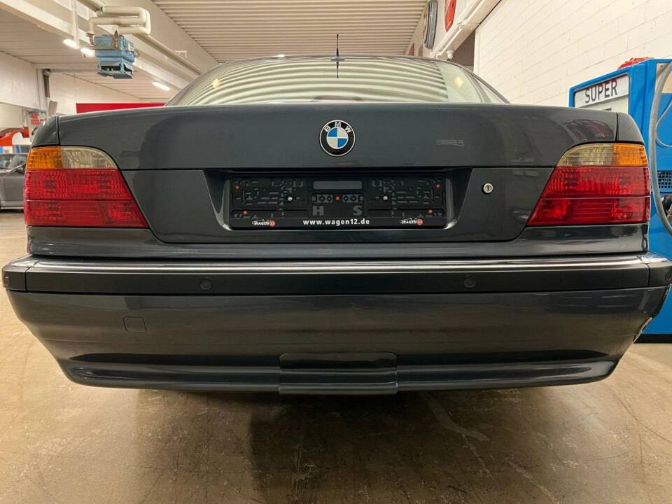 Image 16/20 de BMW 740i (1998)