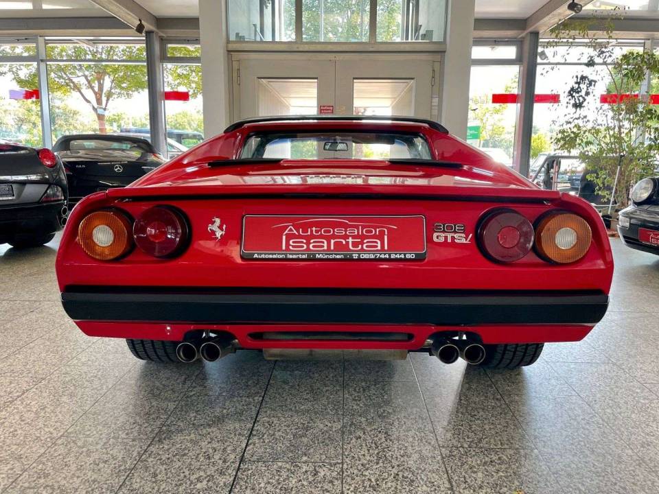 Image 7/20 de Ferrari 308 GTSi (1982)