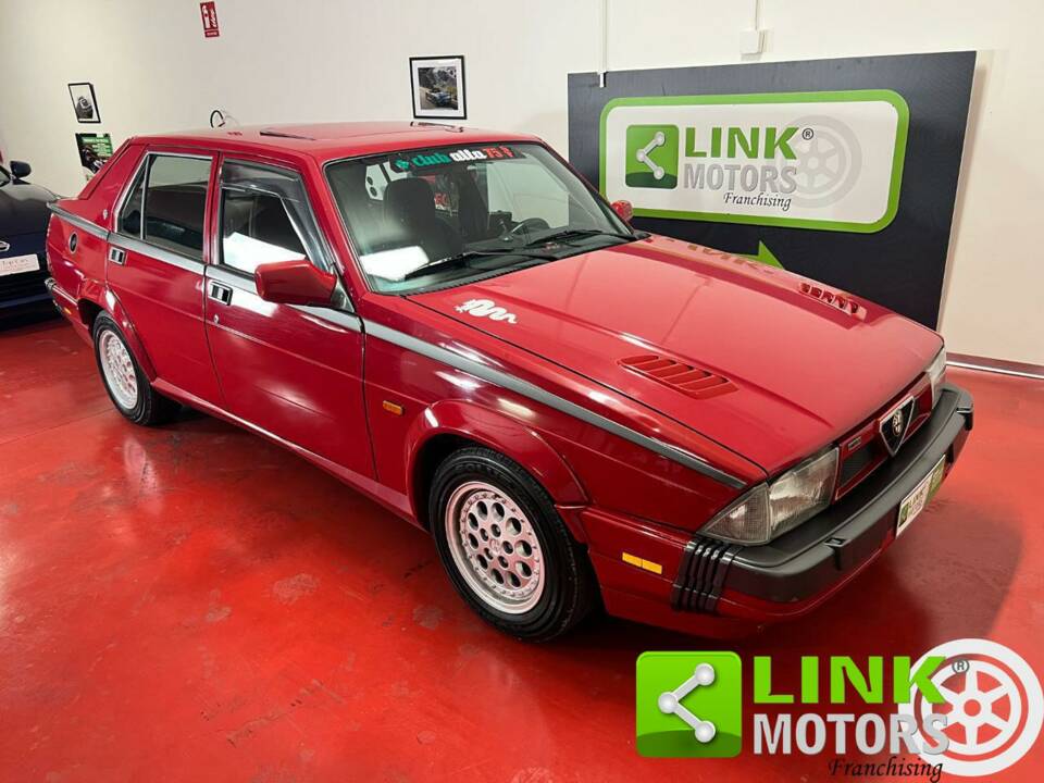 Immagine 8/10 di Alfa Romeo 75 1.8 Turbo America (1989)