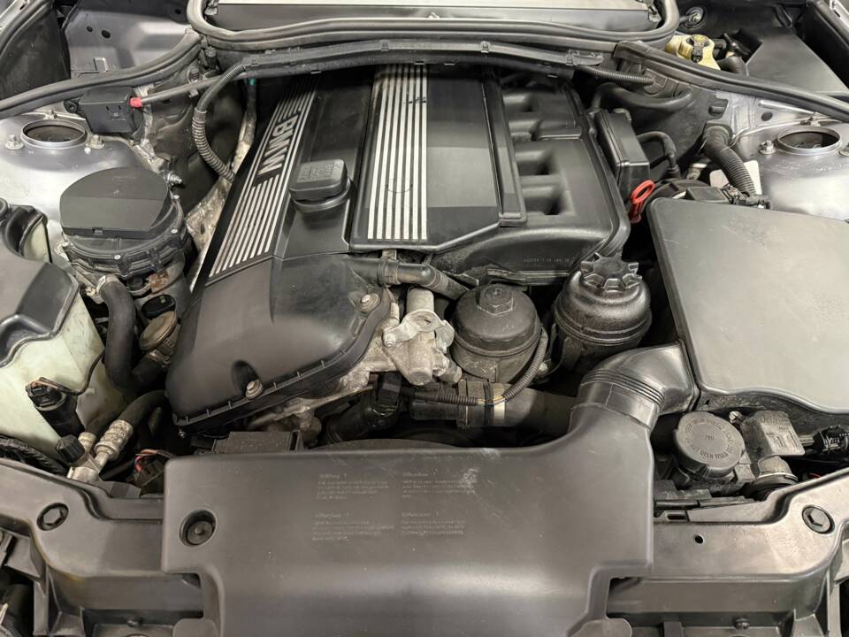 Image 15/19 of BMW 330Ci (2003)