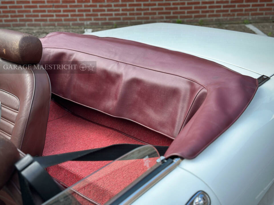 Afbeelding 29/72 van Alfa Romeo 2000 Spider Veloce (1981)