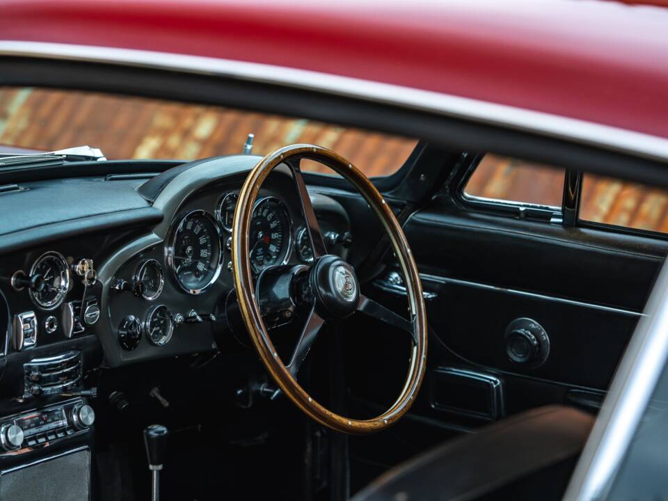 Bild 22/39 von Aston Martin DB 6 (1967)