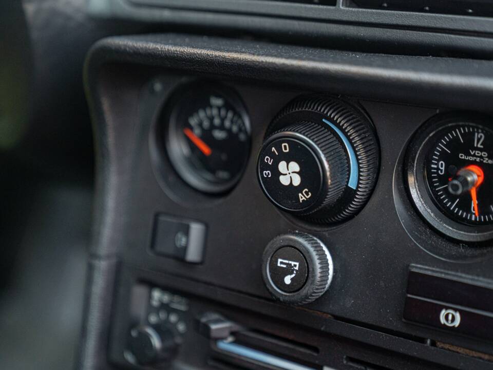 Image 35/50 of Porsche 924 (1983)