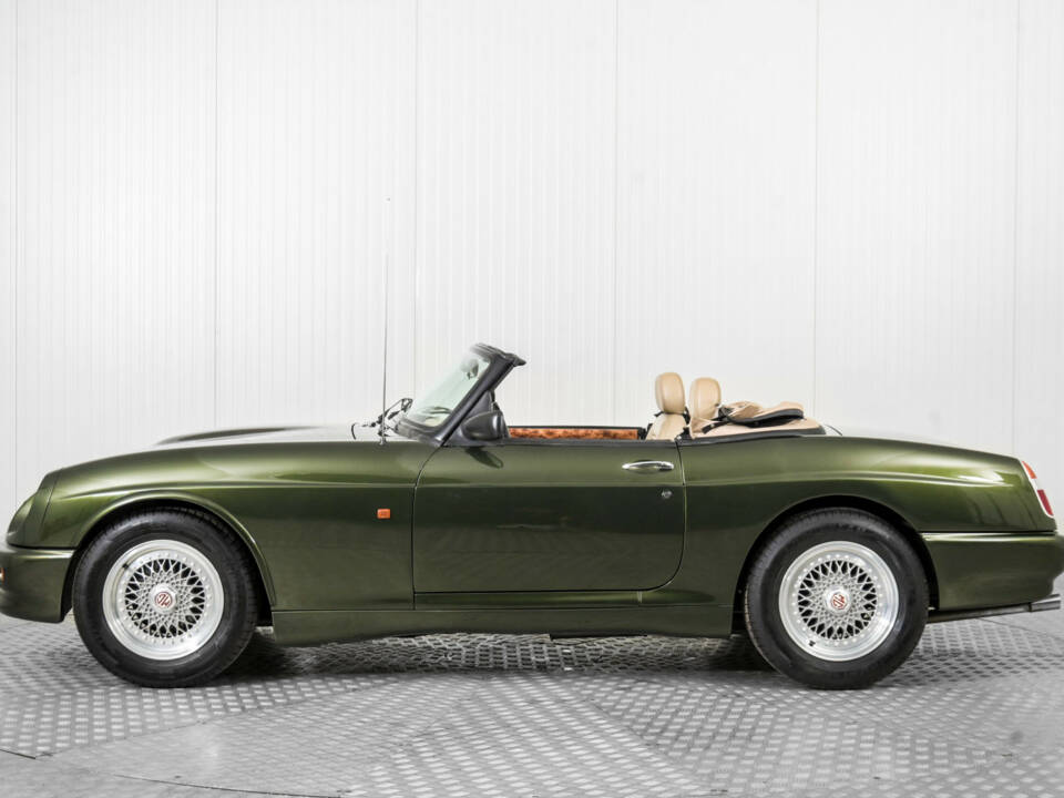 Image 9/50 of MG RV8 (1994)