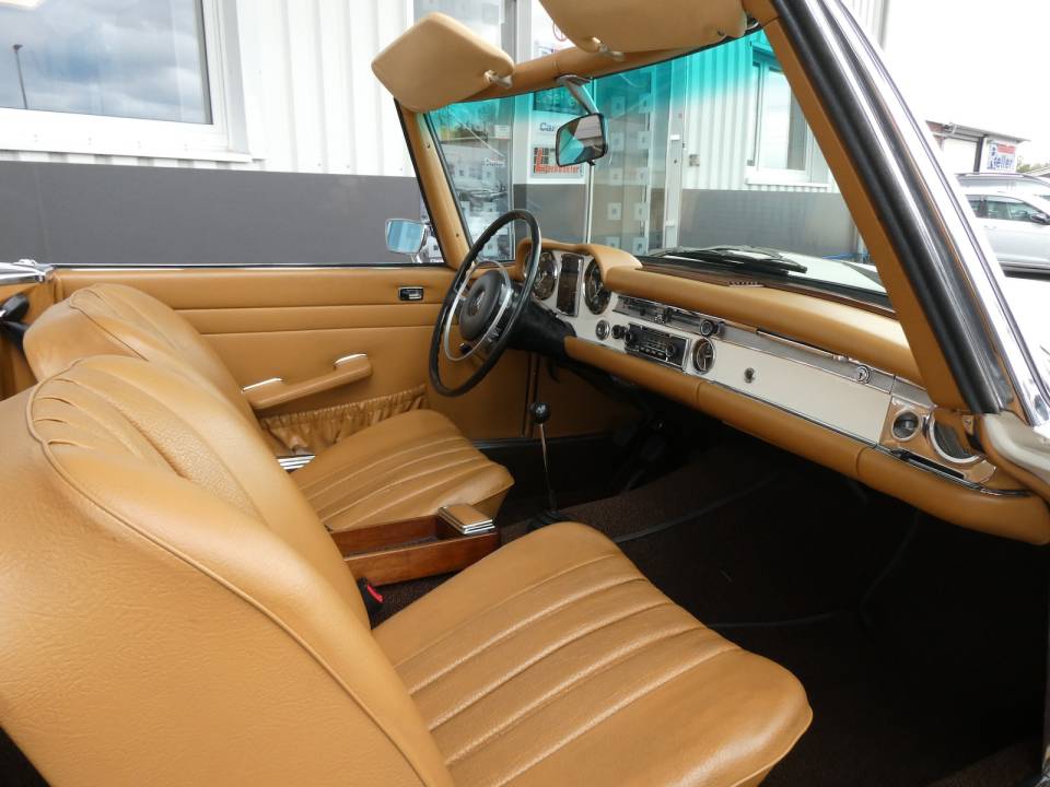 Image 14/26 de Mercedes-Benz 280 SL (1968)