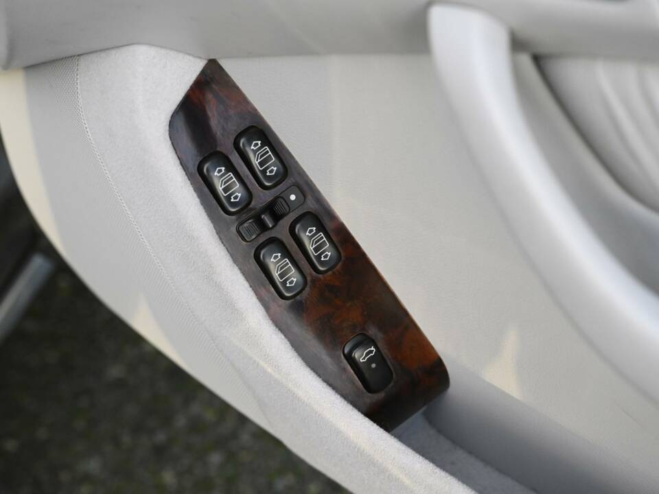 Image 42/50 de Mercedes-Benz S 500 L (2001)