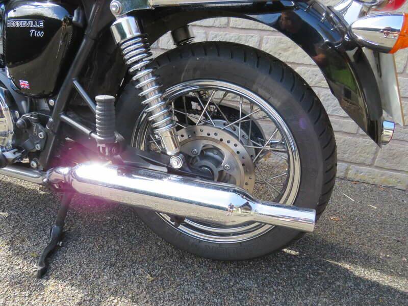 Image 34/39 of Triumph Bonneville T100 (2005)