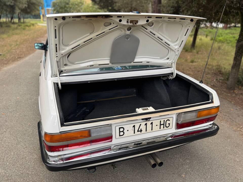 Bild 17/47 von BMW 528i (1986)