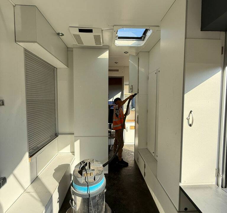 Bild 6/8 von Mercedes-Benz G 320 (SWB) (1995)