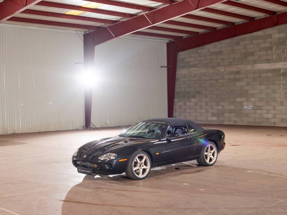 Bild 21/55 von Jaguar XKR (2000)
