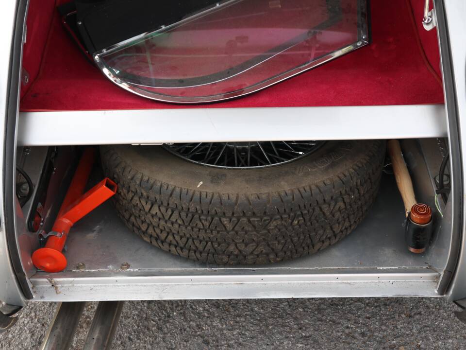 Bild 33/34 von Jaguar XK 120 SE OTS (1953)