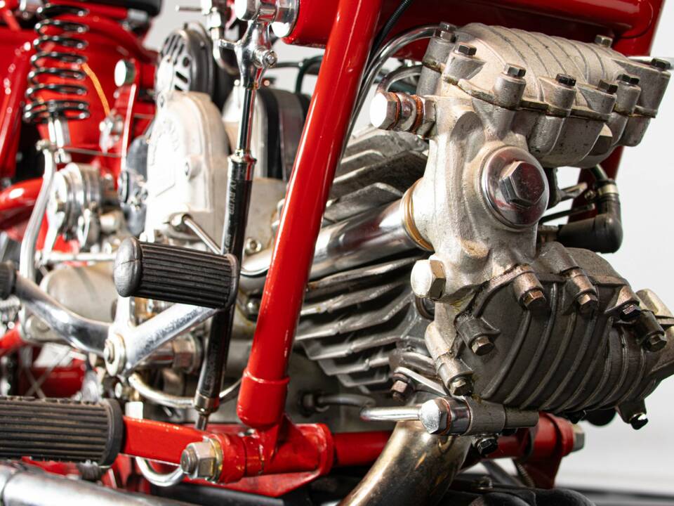 Imagen 40/50 de Moto Guzzi DUMMY (1952)