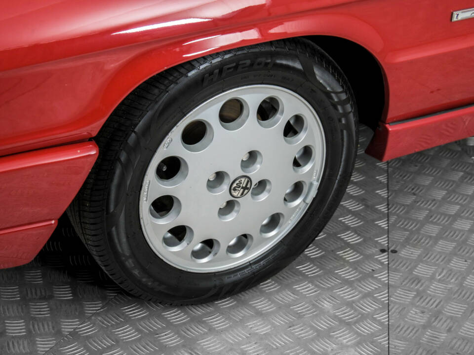 Imagen 32/50 de Alfa Romeo 2.0 Spider (1993)