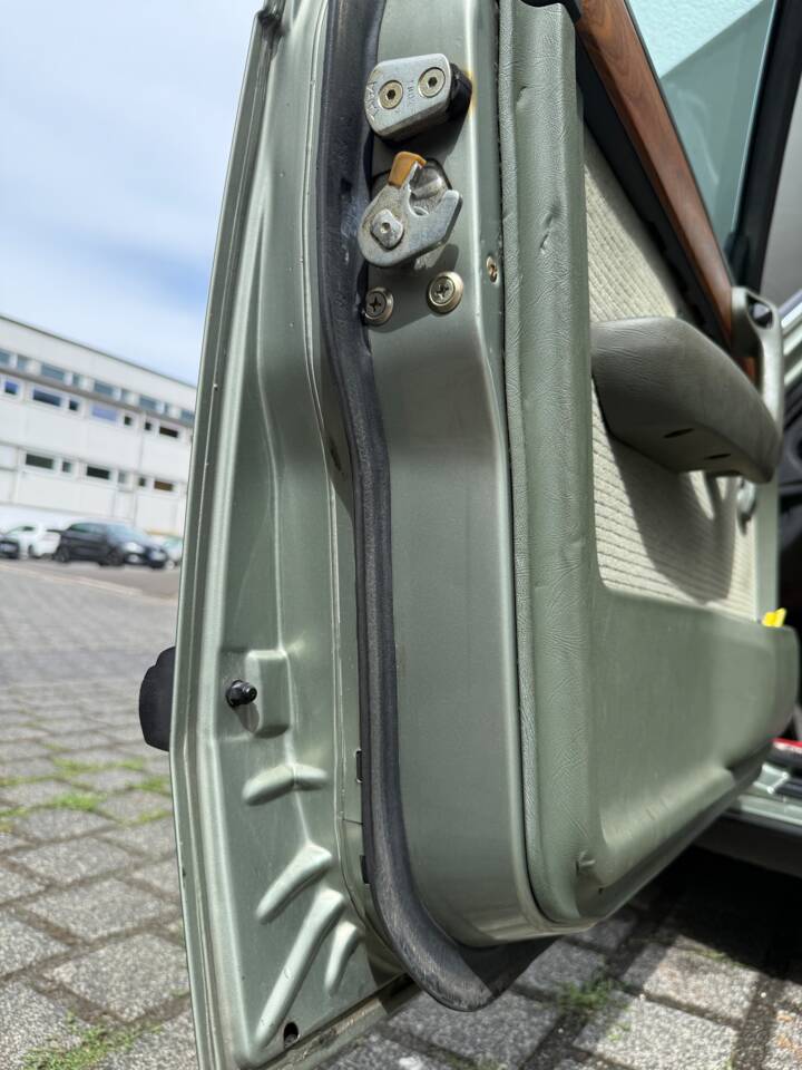 Bild 8/15 von BMW 735i (1984)