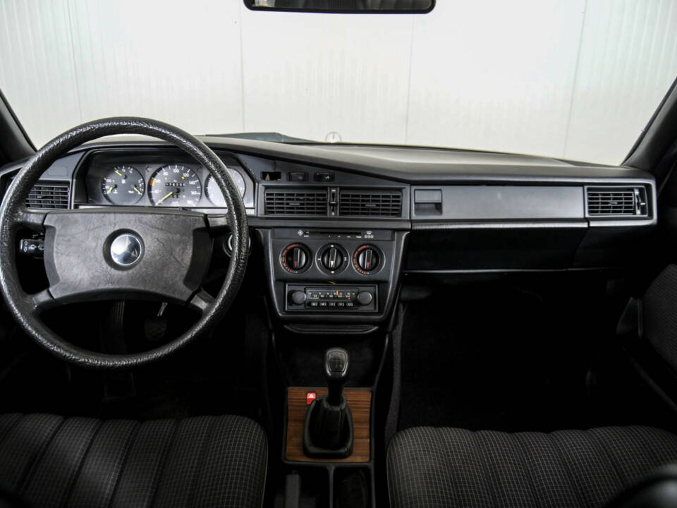 Imagen 7/50 de Mercedes-Benz 190 D (1985)