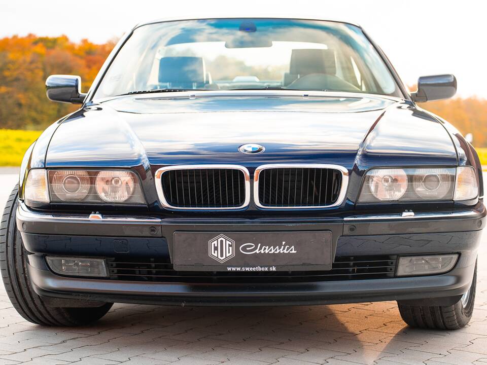 Image 13/55 of BMW 740i (1997)