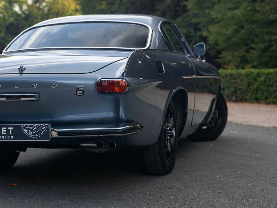 Image 20/23 of Volvo 1800 E (1971)