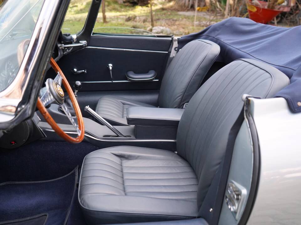 Afbeelding 12/15 van Jaguar E-Type (1968)