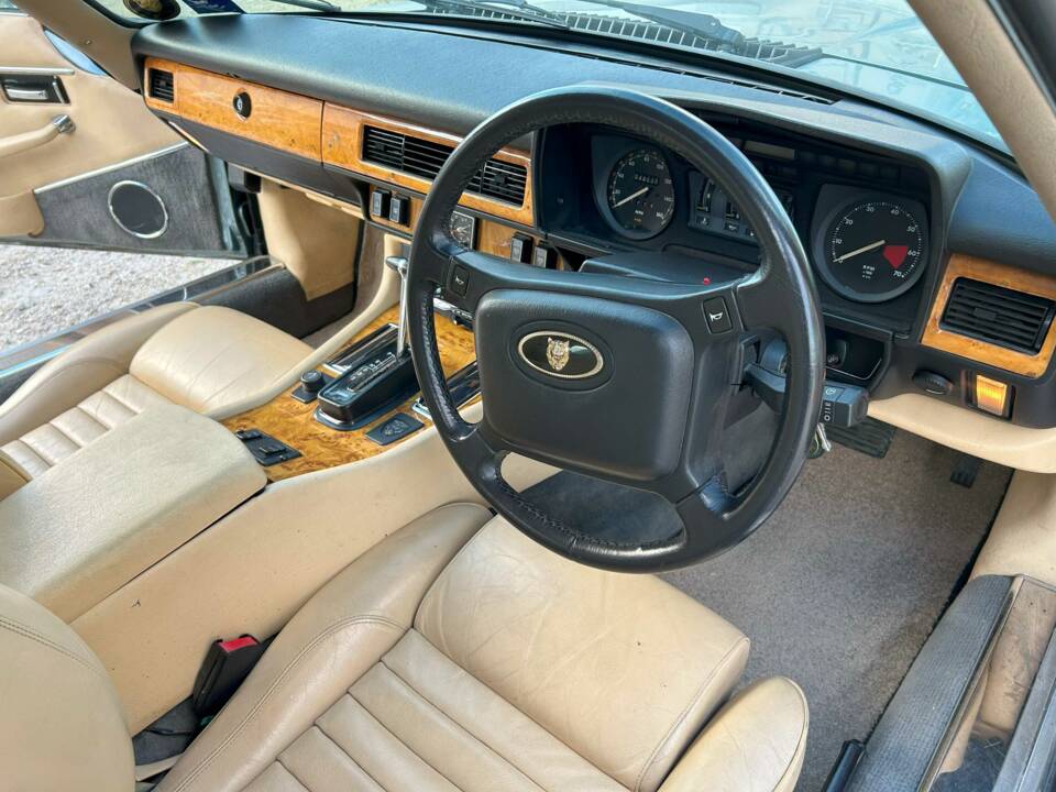 Image 12/38 de Jaguar XJ-S 3.6 (1990)