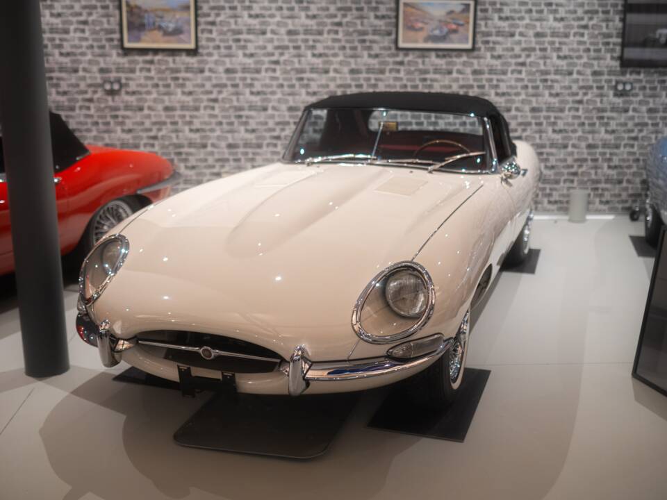 Immagine 20/22 di Jaguar E-Type 3.8 Flat Floor (1961)