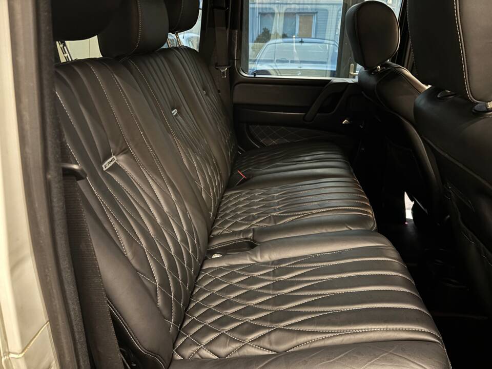 Imagen 29/48 de Mercedes-Benz G 55 AMG Kompressor (LWB) (2009)