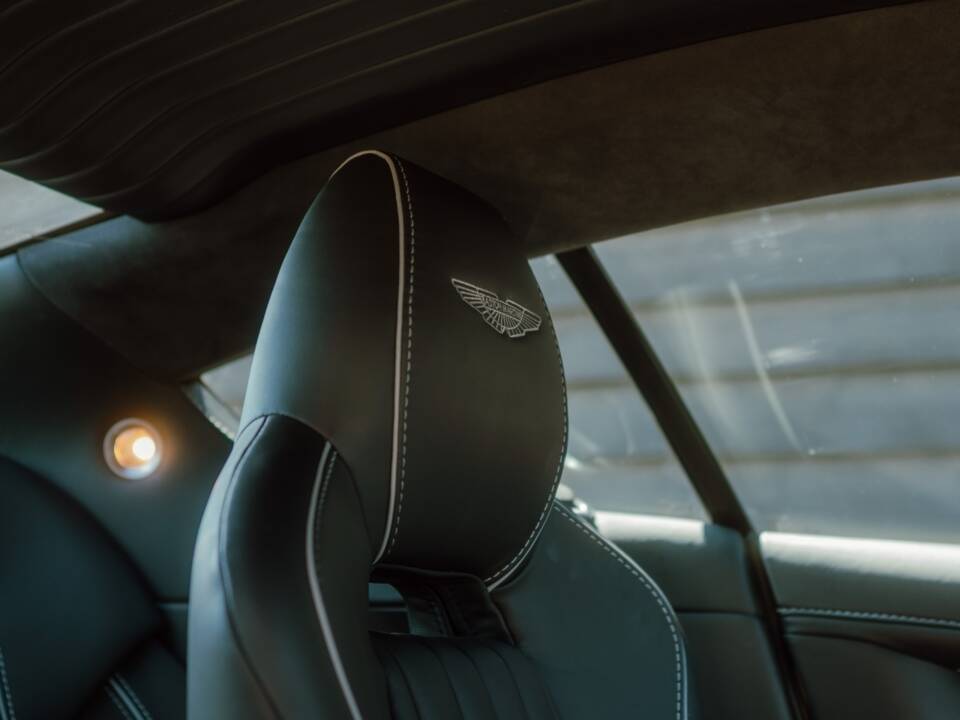 Image 58/96 of Aston Martin DB 9 GT "Bond Edition" (2015)