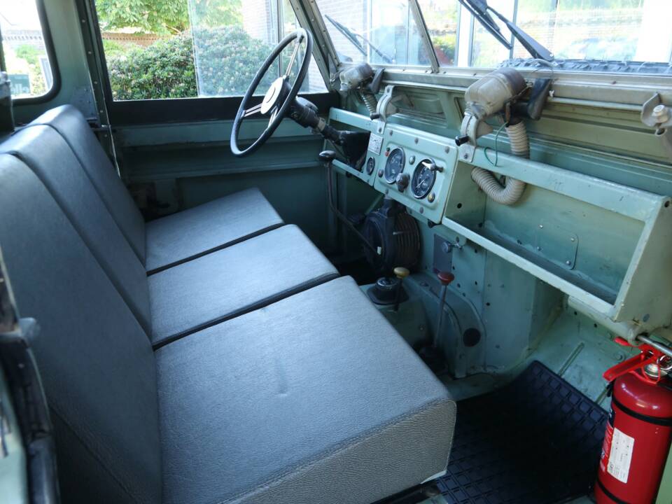 Image 42/50 of Land Rover 88 (1965)