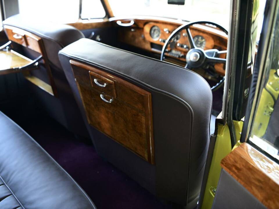 Image 30/38 of Rolls-Royce Silver Cloud I (1959)