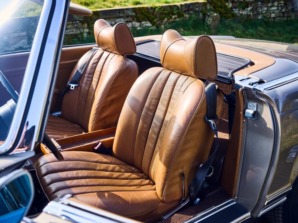 Image 23/31 of Mercedes-Benz 280 SL (1969)