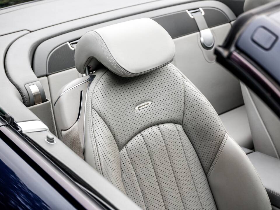 Image 28/41 of Mercedes-Benz SL 55 AMG (2003)