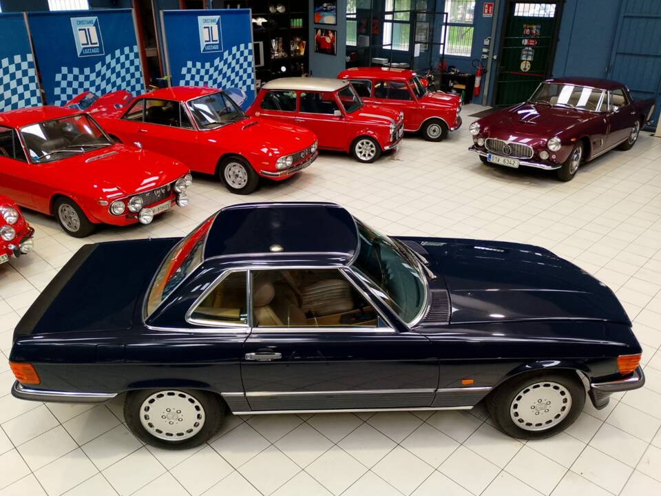 Image 12/52 de Mercedes-Benz 500 SL (1986)