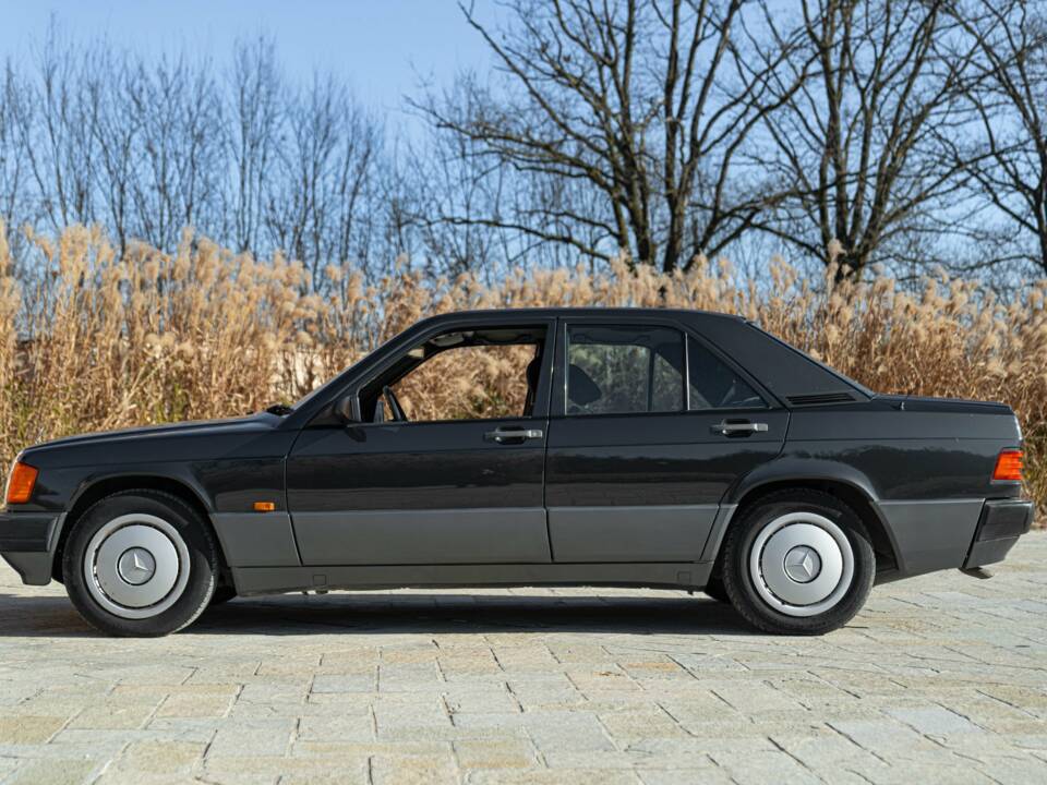 Afbeelding 4/45 van Mercedes-Benz 190 E (1989)