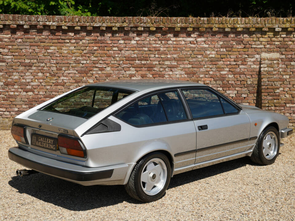 Image 25/50 of Alfa Romeo GTV 6 2.5 (1983)