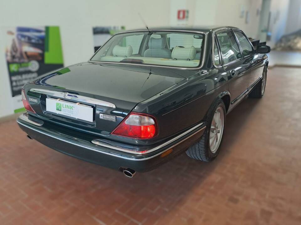 Bild 10/50 von Jaguar XJ 8 Executive (1998)